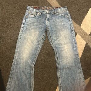 Rock Revival Modelo jeans bootcut.